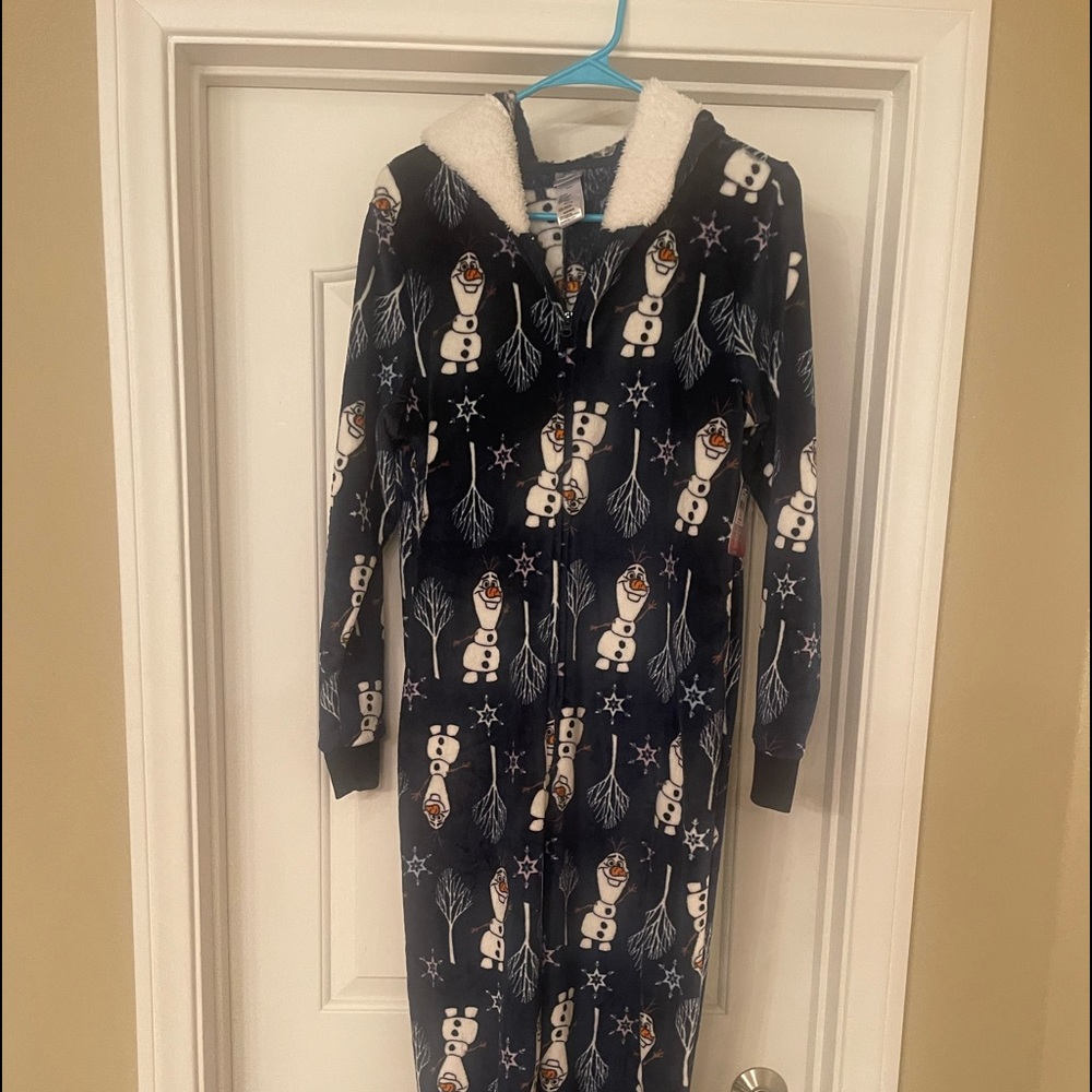 Disney Frozen pajamas new